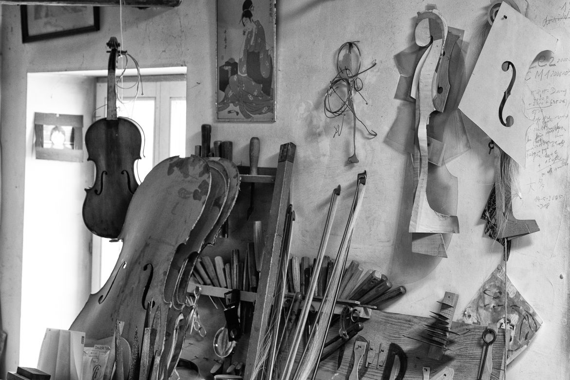 06-luthier