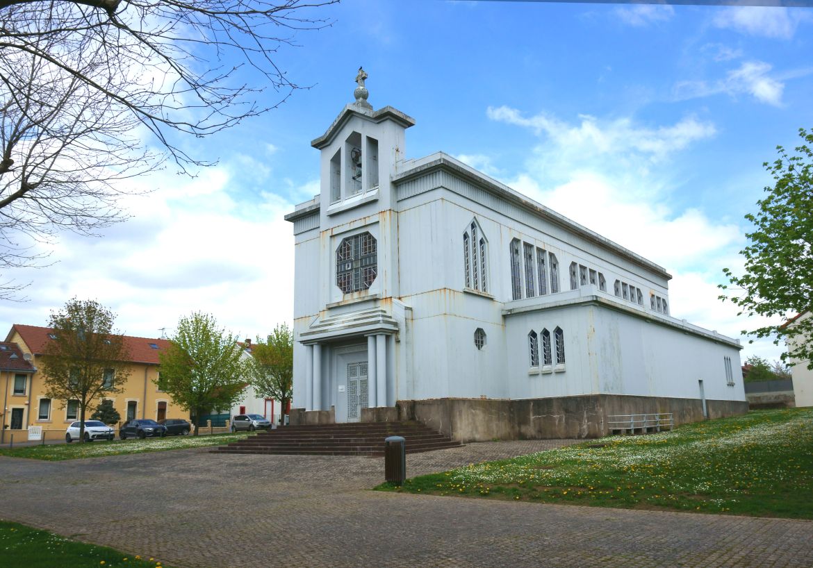 Crusnes Kirche aus Metall 08