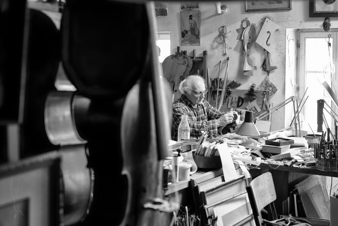 02-luthier