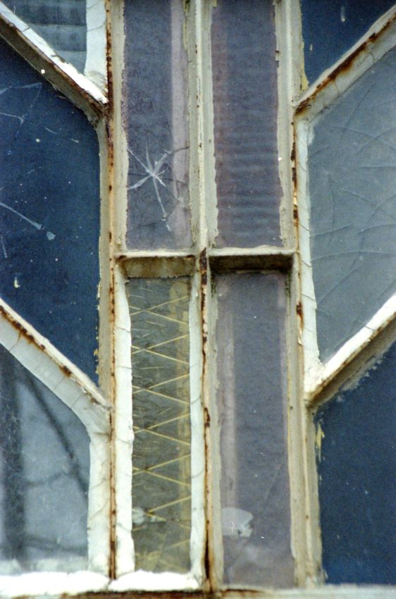 Crusnes Kirche aus Metall 15