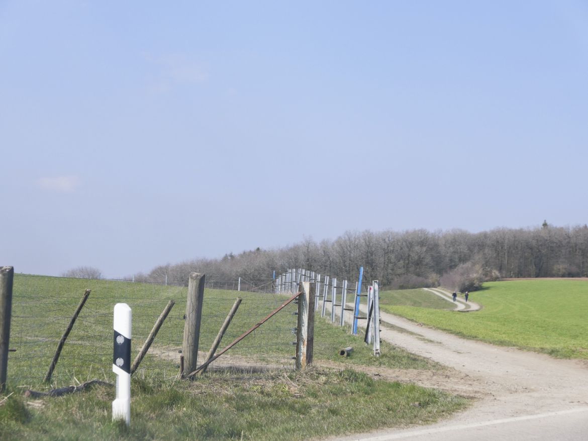 18 L1001596